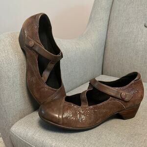 Aravon New Balance Portia brown leather Mary Jane Criss-cross orthotic shoe